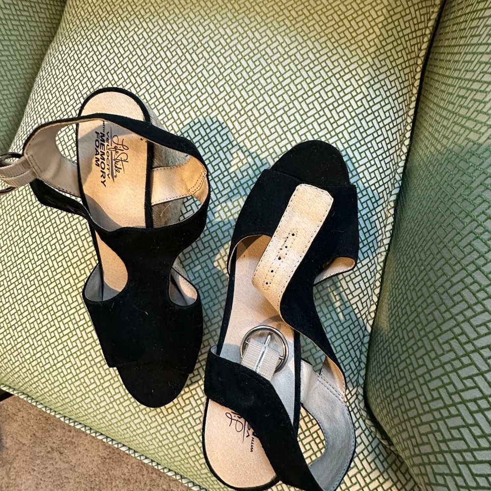 Life Stride Black Sandals with Slingback Design EC size 9